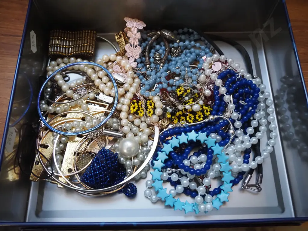 tin of costume jewellery Image 1++