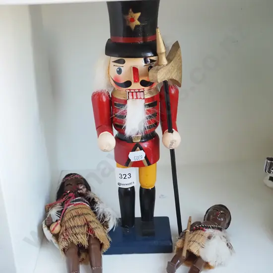 European solider/nutcrackers, 2x dolls