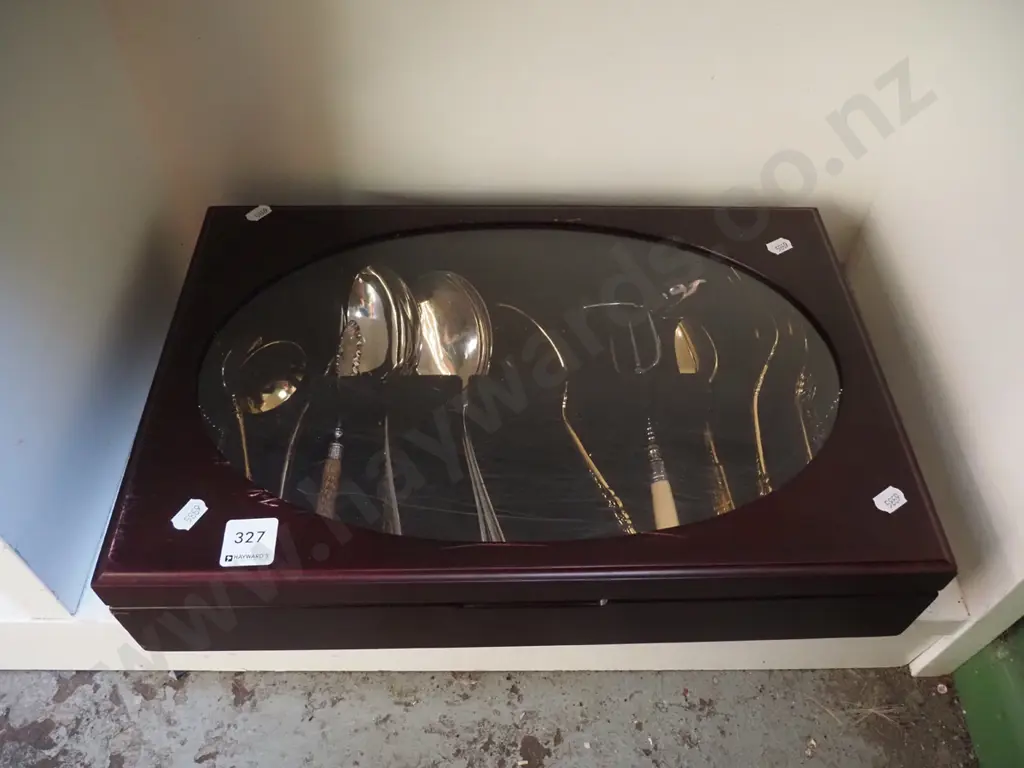 box of cutlery Image 1++