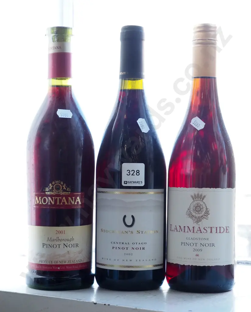 3x bottles of pinot noir Image 1++