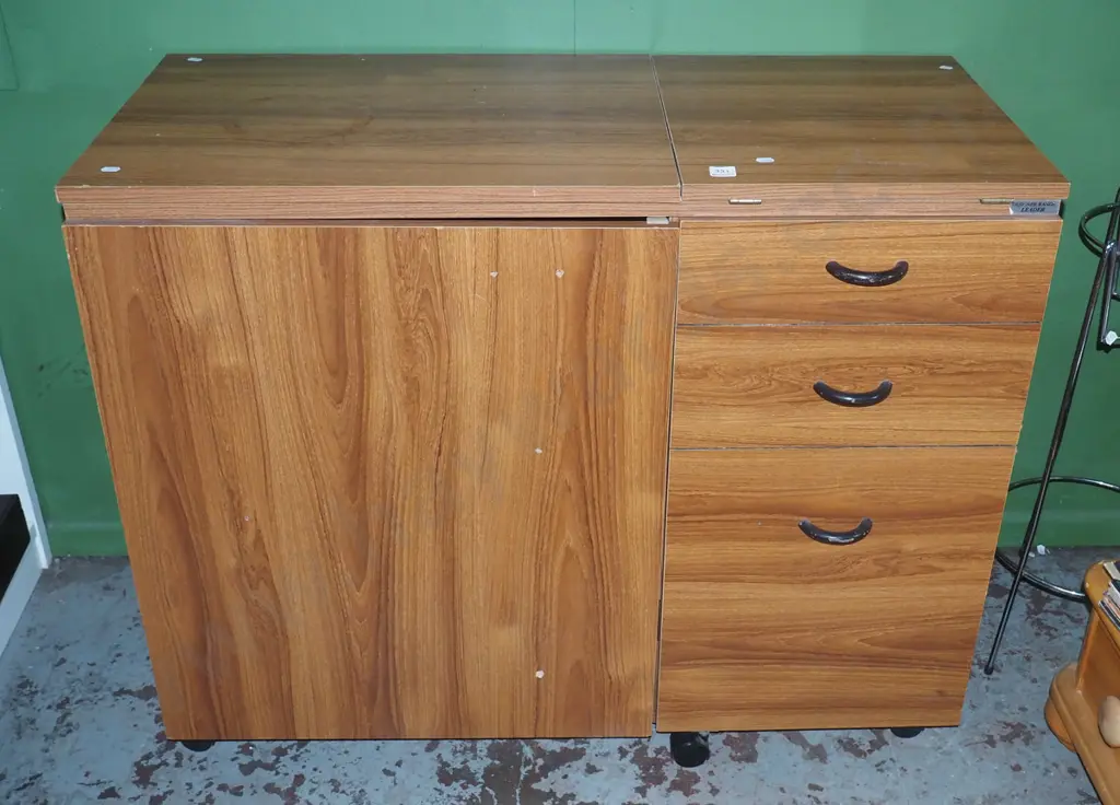 sewing cabinet - missing front handle, some damage Image 1++