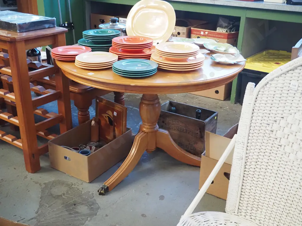 rimu veneer pedestal table - scratches and damage to surface H-730 Diam-1060 Image 1++