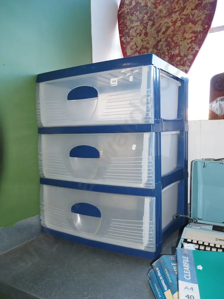 chest of 3 plastic drawers Image 1++