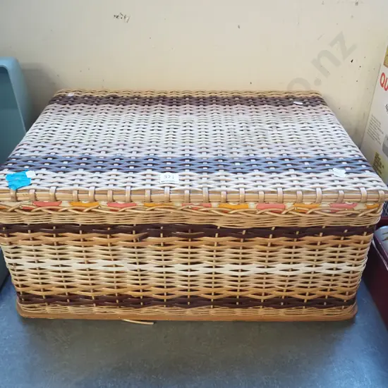 woven plastic picnic hamper