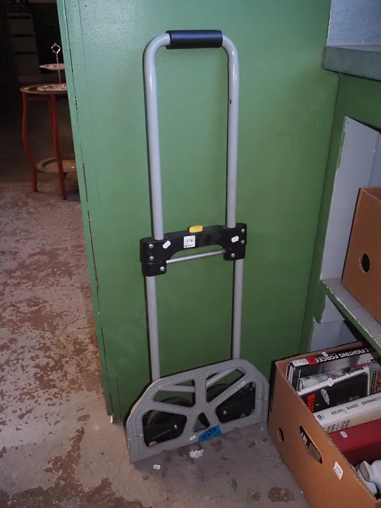 foldaway light weight sack barrow Image 1++