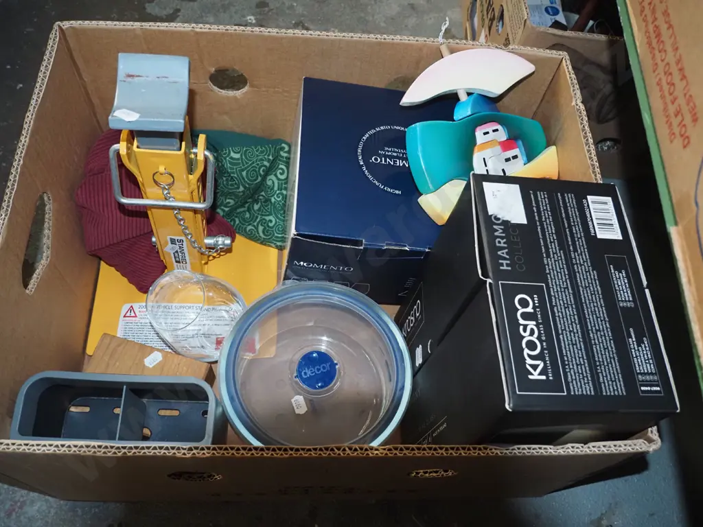 box; glassware, axle stand, wheat bags etc Image 1++