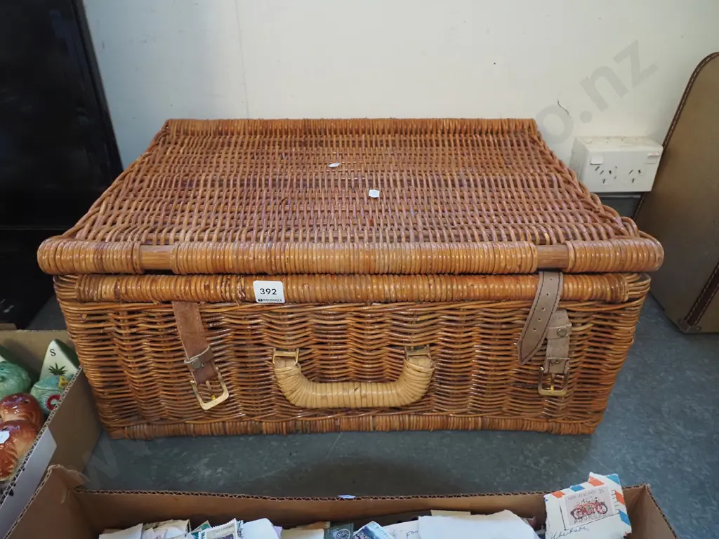 cane picnic hamper Image 1++