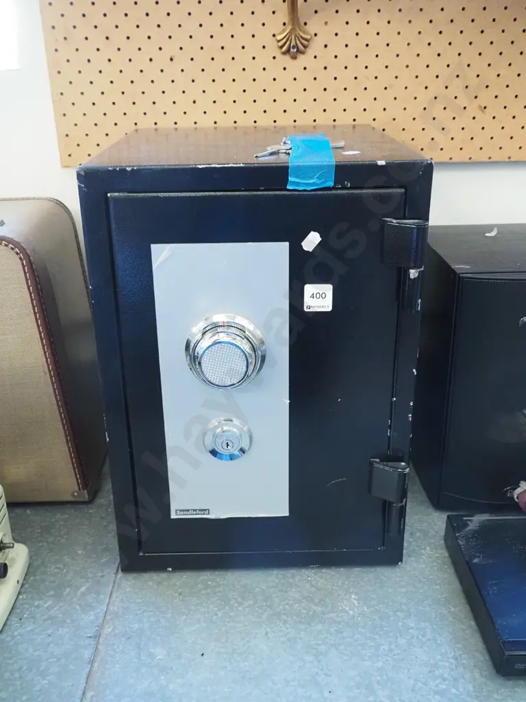 Sandleford safe - H-425 W-300 D-350 Image 1++