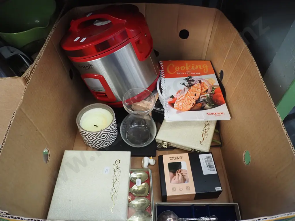 box; steam cooker, cutlery, glass vase etc Image 1++