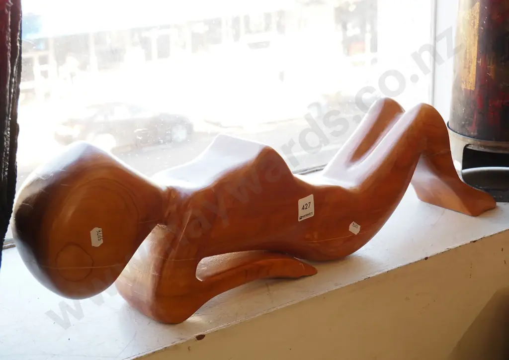wooden ornament - reclining woman Image 1++