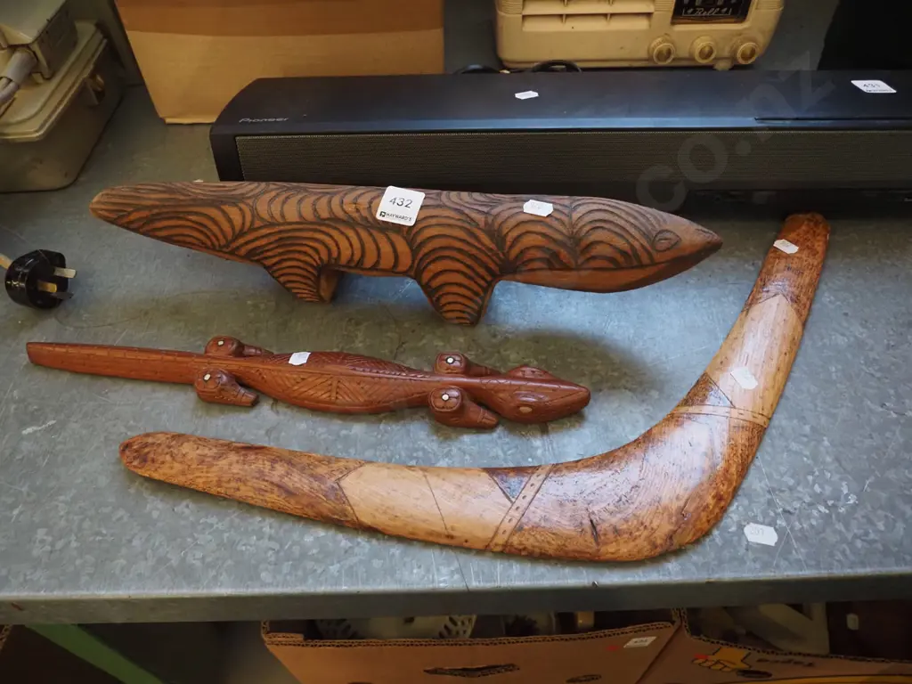 boomerang, 2x souvenir ware items Image 1++