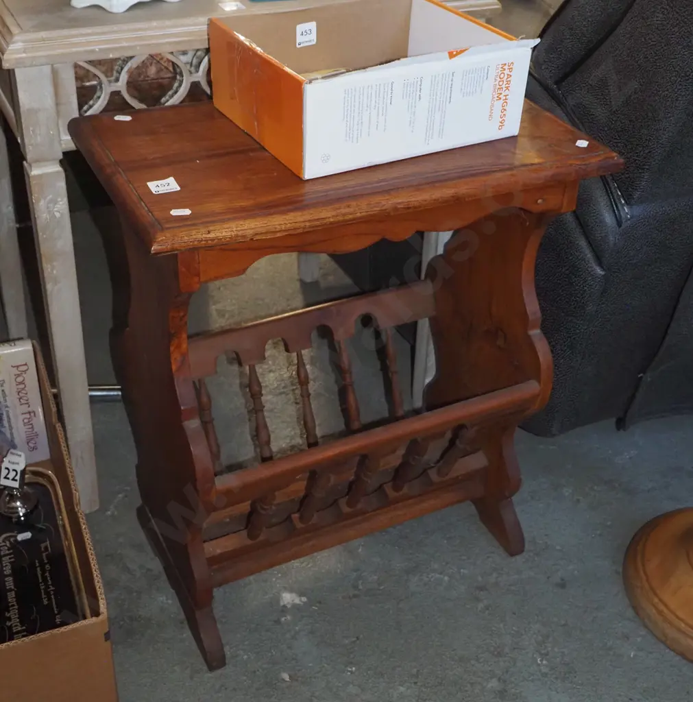 hardwood end table/magazine rack Image 1++
