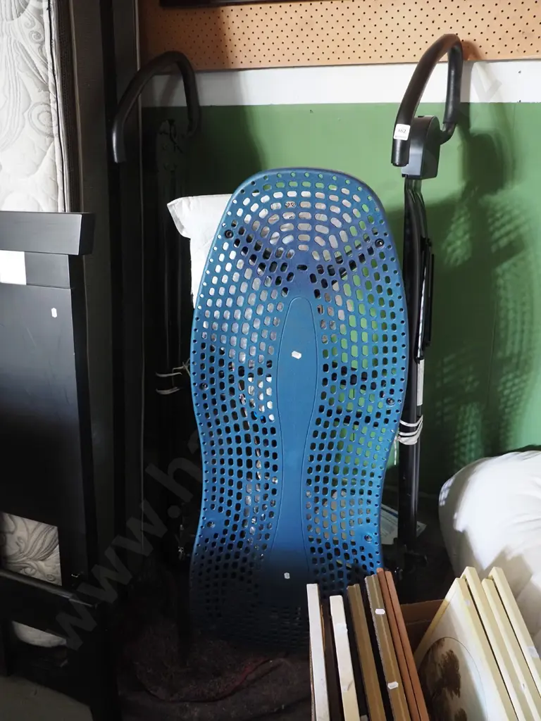 yet to be assembled teeter table Image 1++