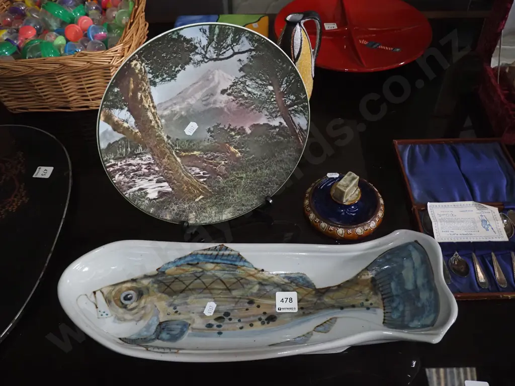 Royal Doulton Mt Taranaki picture plate, fish, paper weight Image 1++