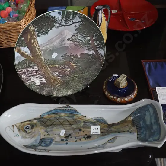 Royal Doulton Mt Taranaki picture plate, fish, paper weight