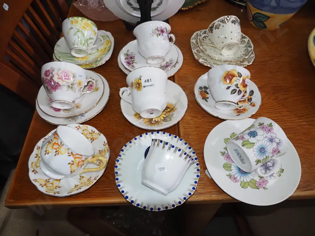 5x trios, 4x cups and saucers Image 1++