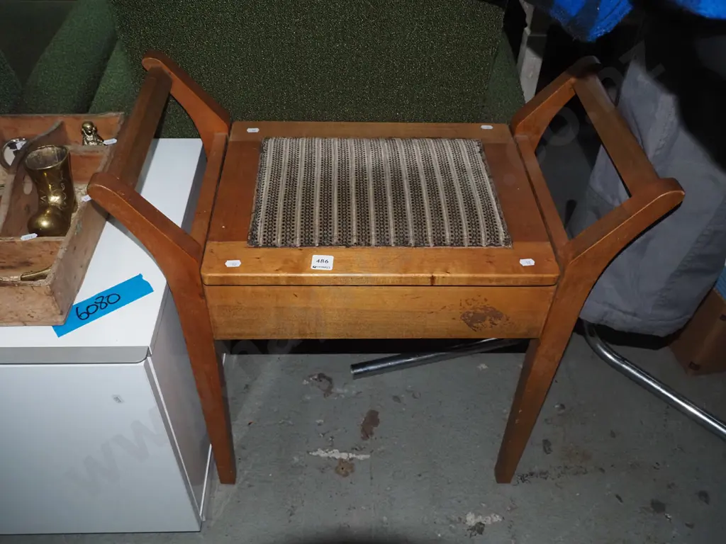 kauri piano stool Image 1++