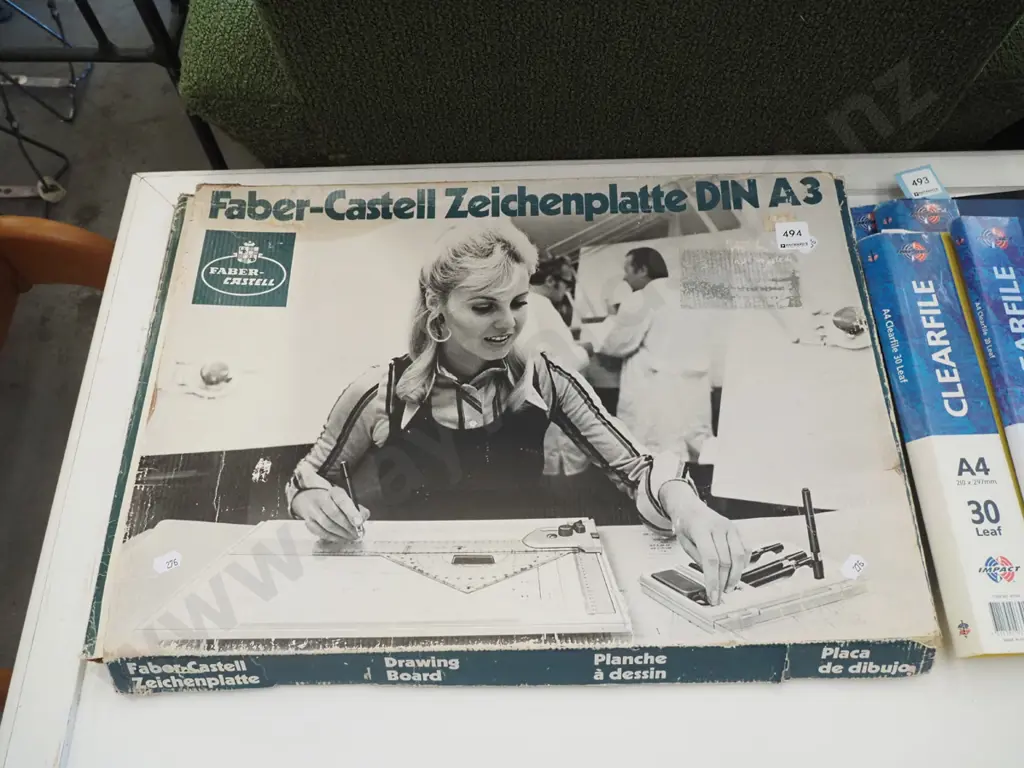 box; Faber Castell technical drawing set Image 1++