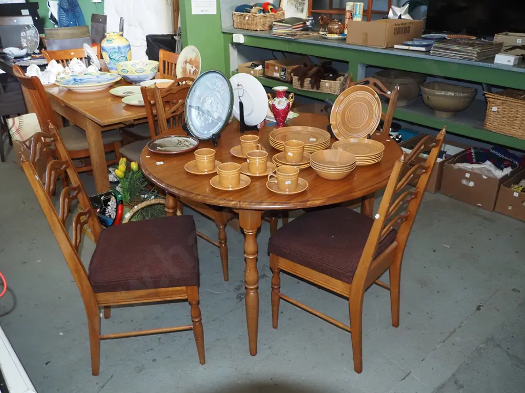 mahogany extending circular table with 4 matching ladder back chairs H-750 Diam-1120 Image 1++