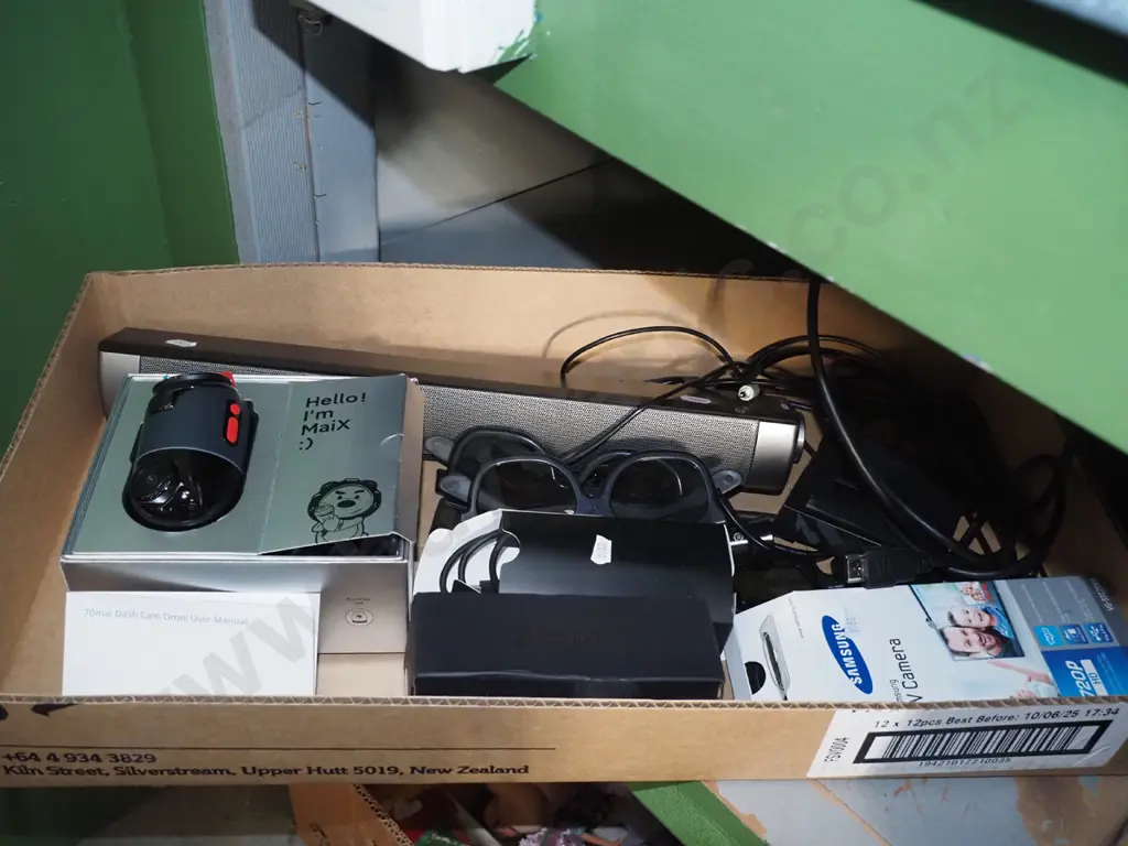 box; small sound bar, 3D TV glasses, dash cam etc Image 1++
