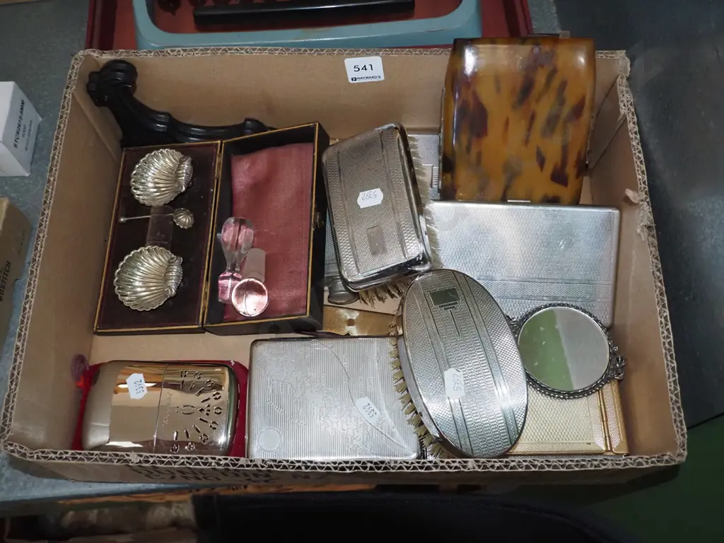 box; open salts, hand warmer, cigarette cases etc Image 1++