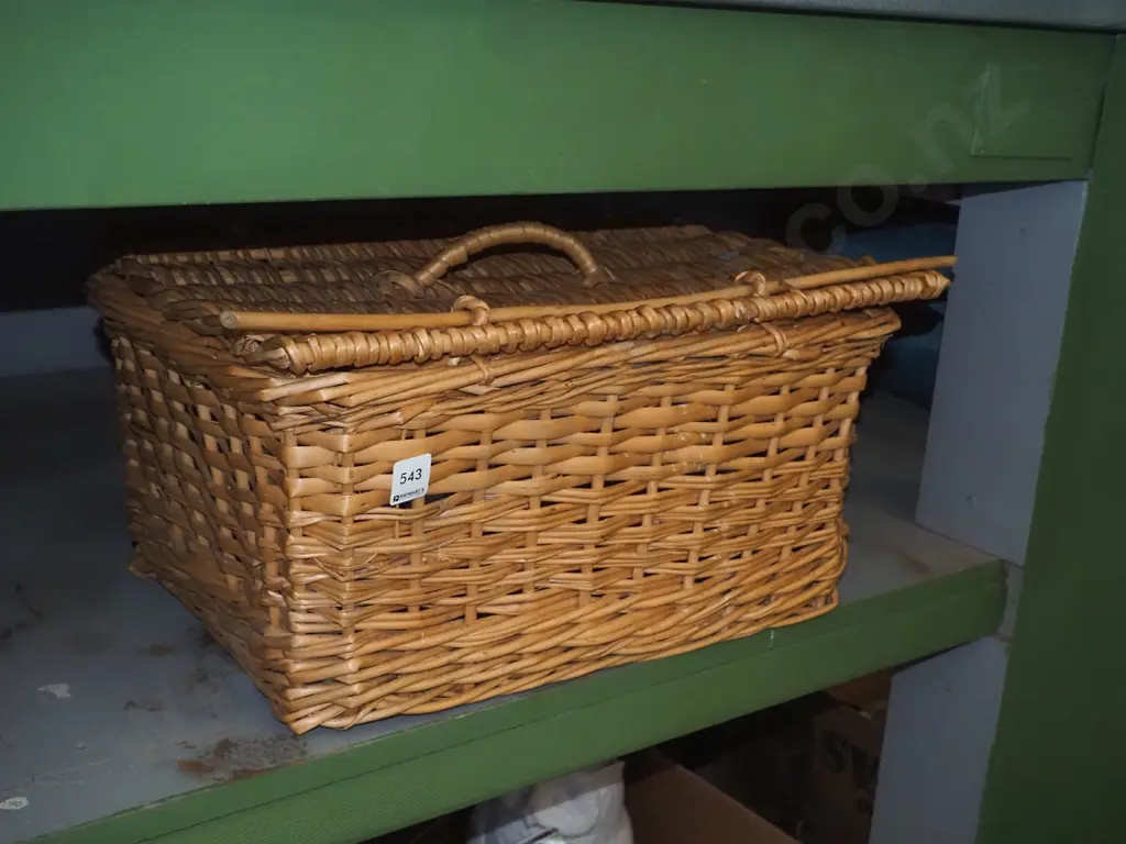 cane picnic hamper Image 1++