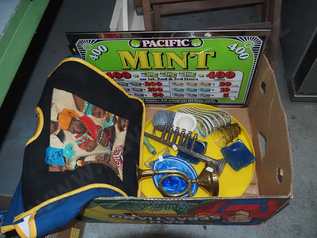 box; candlesticks, gambling machine, sign etc Image 1++