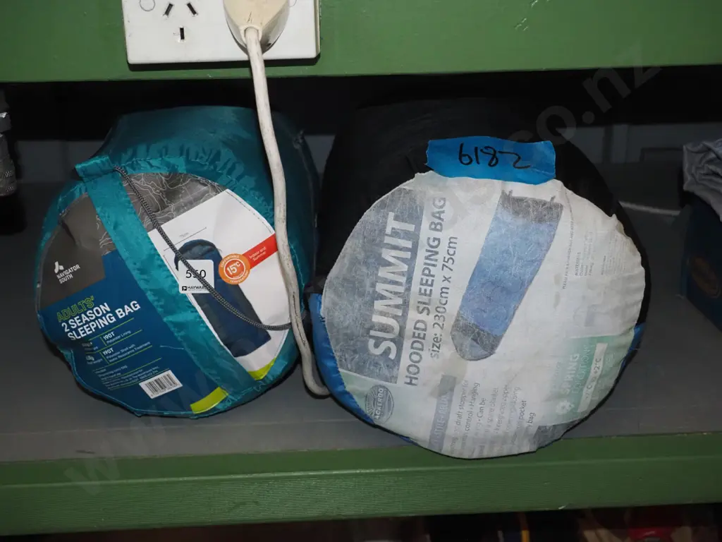 2x sleeping bags Image 1++