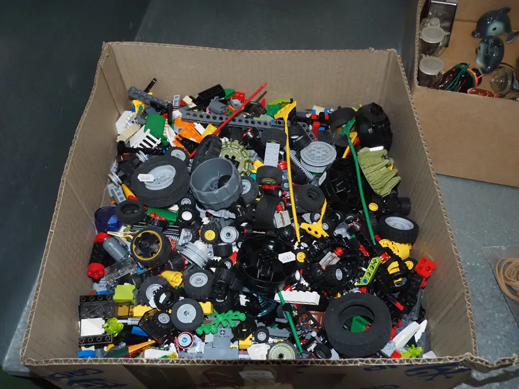 box of Lego Image 1++