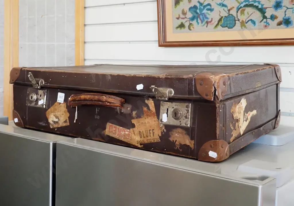 vintage suitcase Image 1++