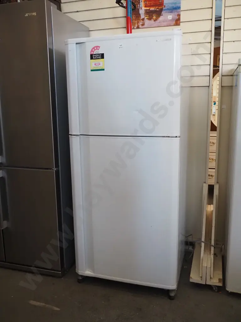 Mitsubishi fridge/freezer - 1 ding to top door H-1600 W-700 D-680 Image 1++
