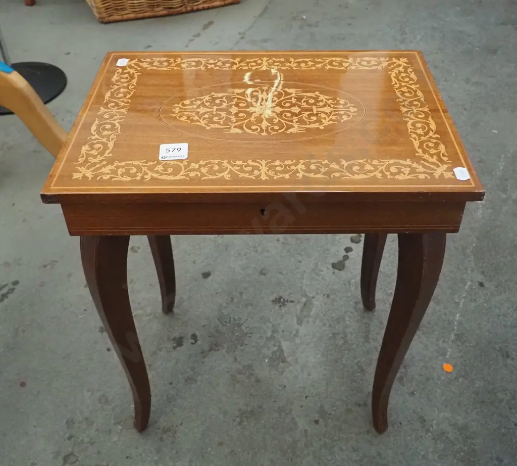 Sorrento style end table with lift up musical lid Image 1++