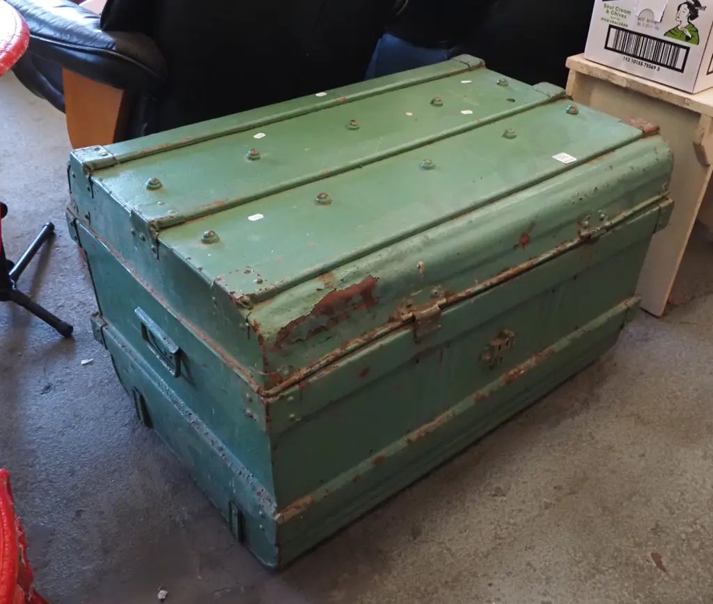 vintage traveller trunk Image 1++