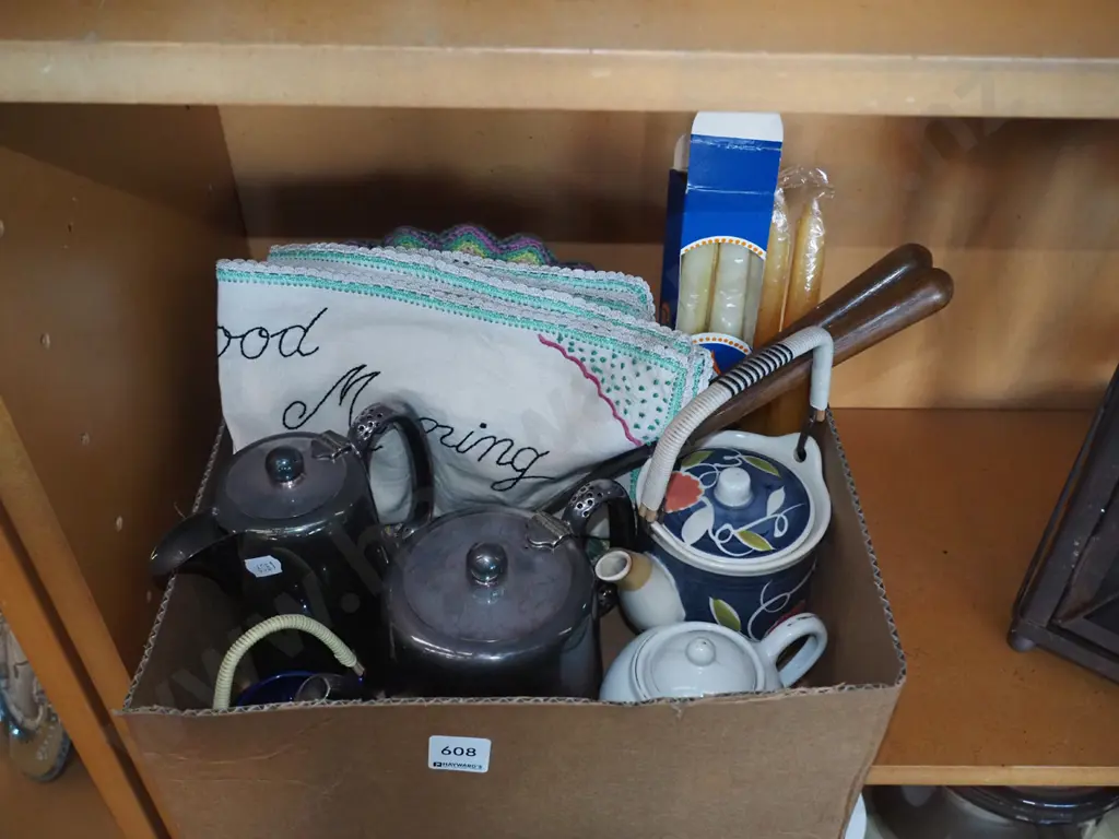 box; small tea pots, candles, napkins etc Image 1++