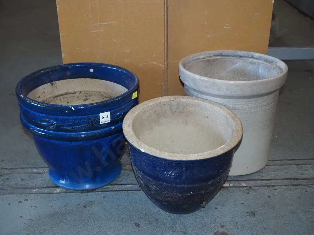 storage crock, 2x planters Image 1++