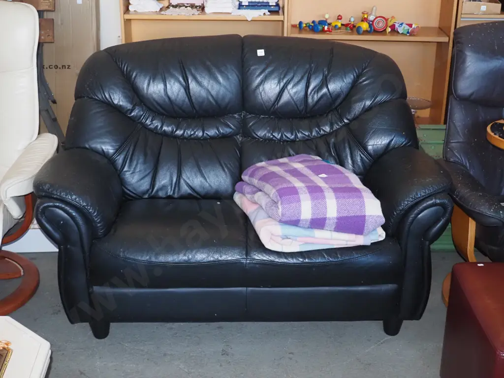 black leather 2 seater settee Image 1++