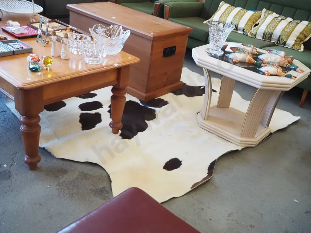 cow hide floor mat L-1940 W-1800 Image 1++