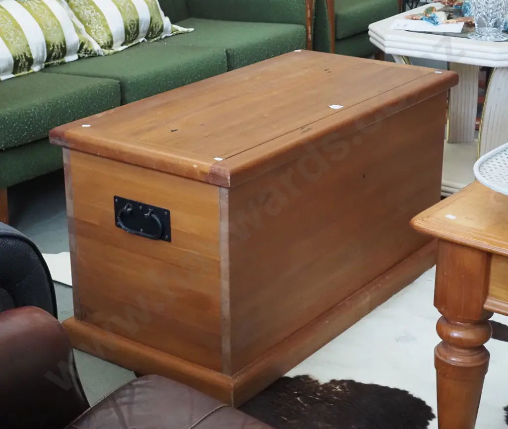 solid rimu blanket box Image 1++