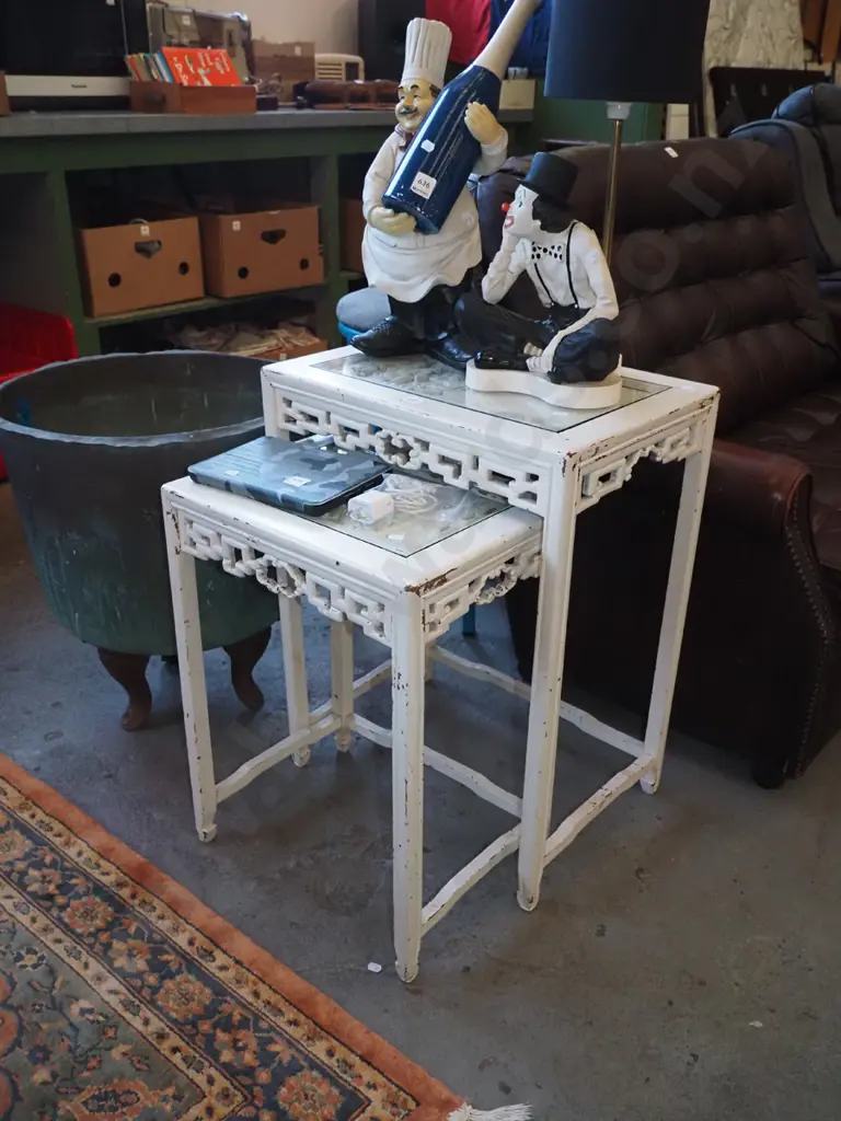 nest of 2 carved Asian tables Image 1++