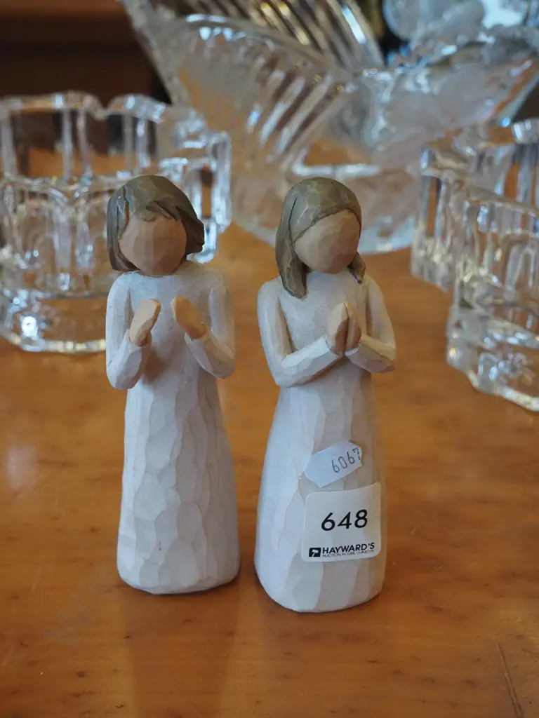 2x carved wooden figurines Image 1++