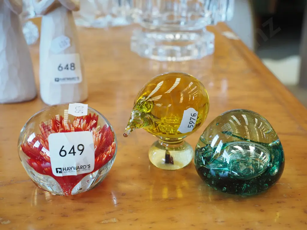 3x studio glass paperweights Image 1++