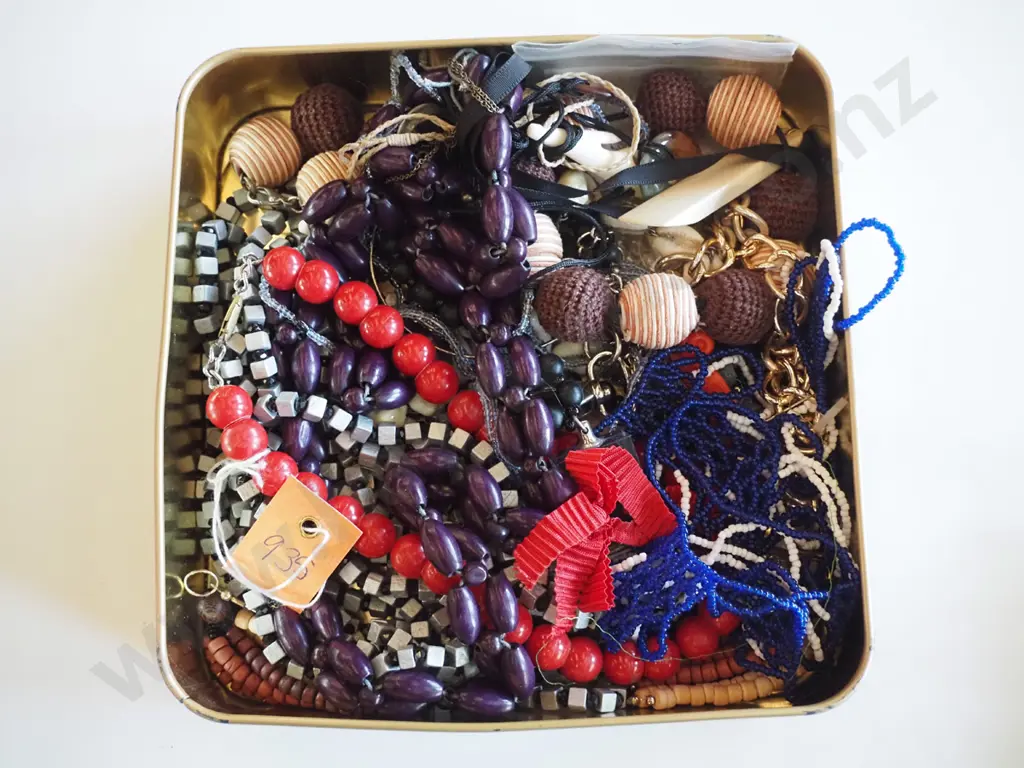tin of costume jewellery Image 1++