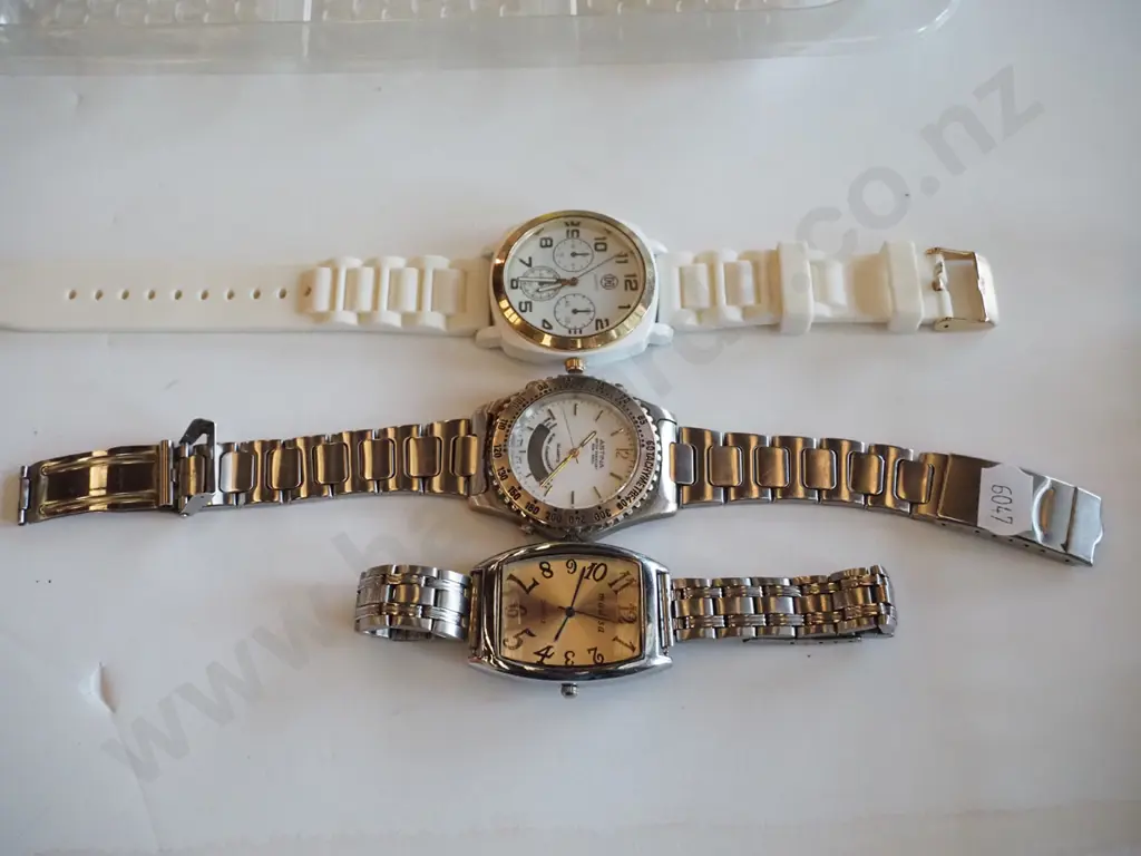 3x wristwatches Image 1++