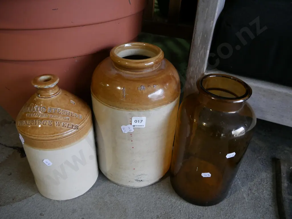 2x stoneware crocks and amber glass crock Image 1++