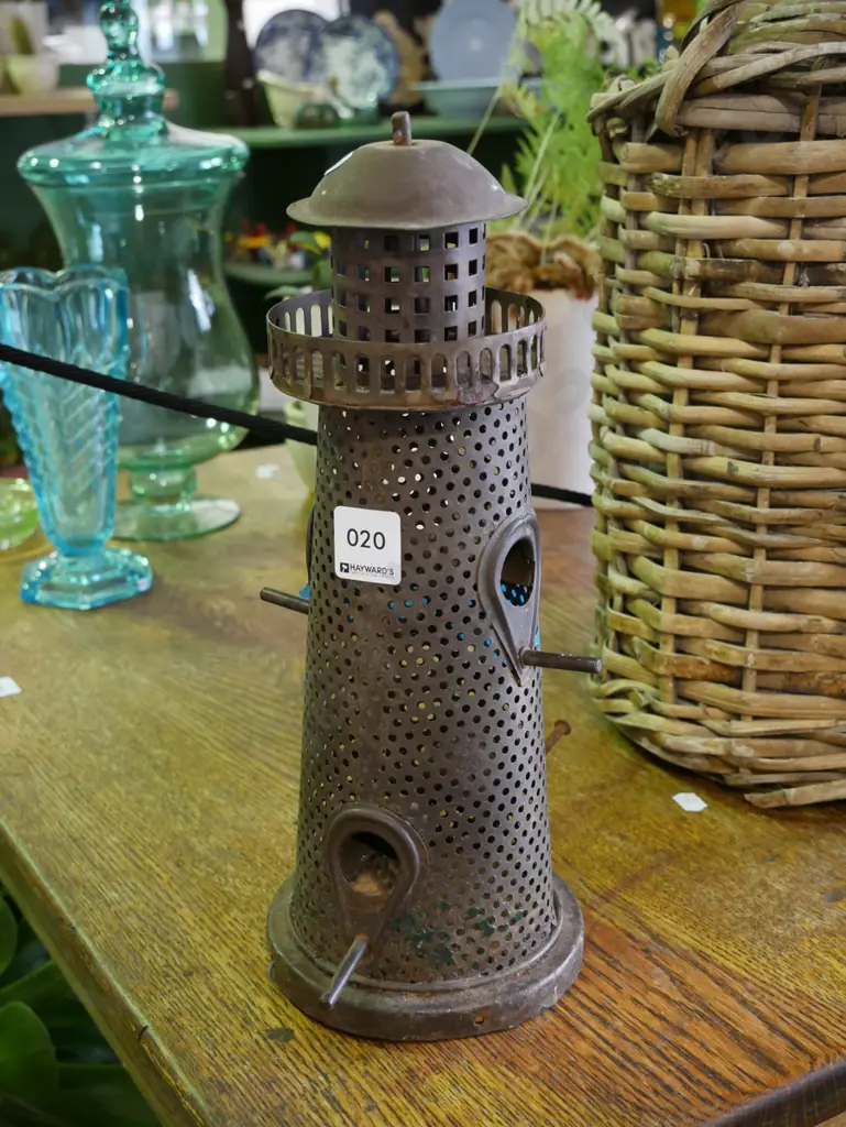 lighthouse themed bird feeder H-330 Image 1++