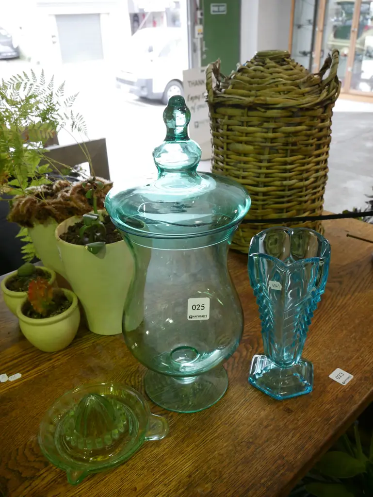 lemon squeezer, blue glass vase, lidded storage canister H-400 Image 1++