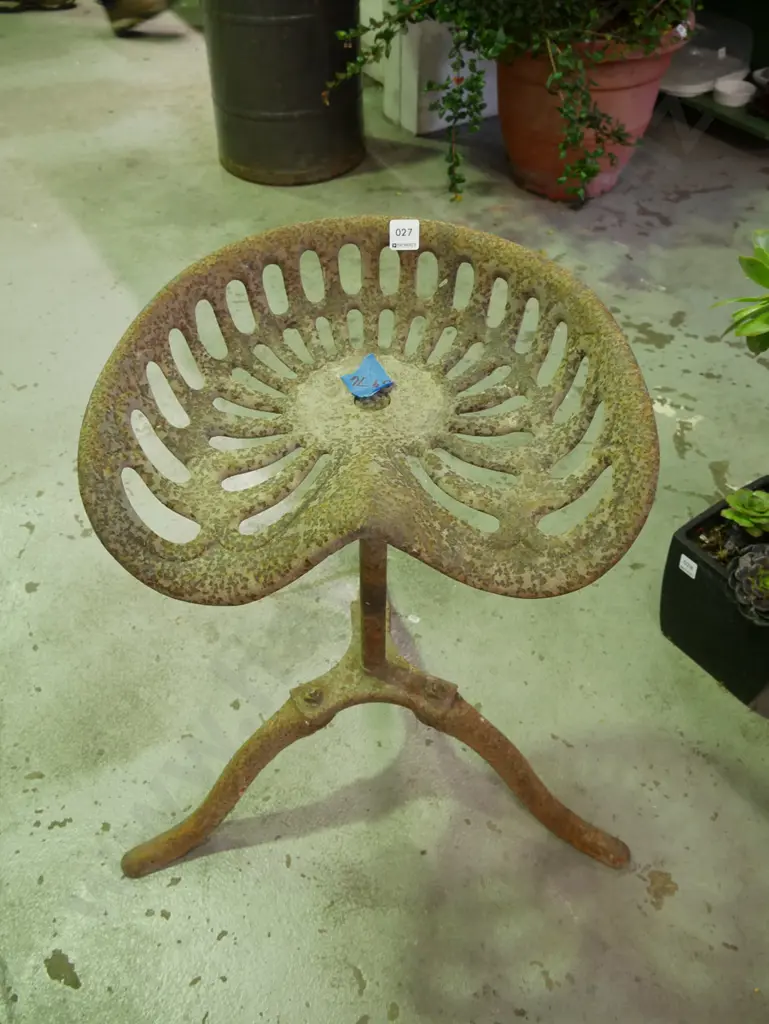 rusty tractor seat stand Image 1++