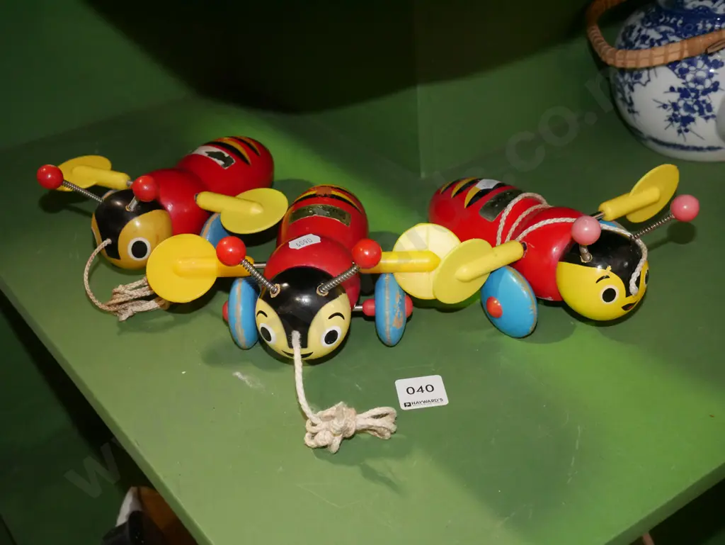 3x Buzzy Bees Image 1++