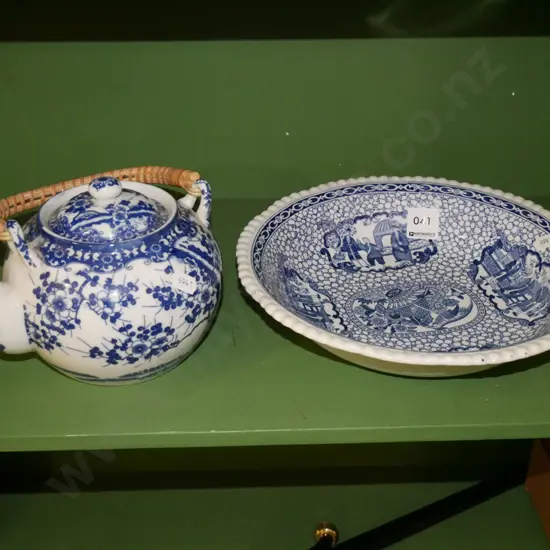 blue and white tea pot, blue and white bowl