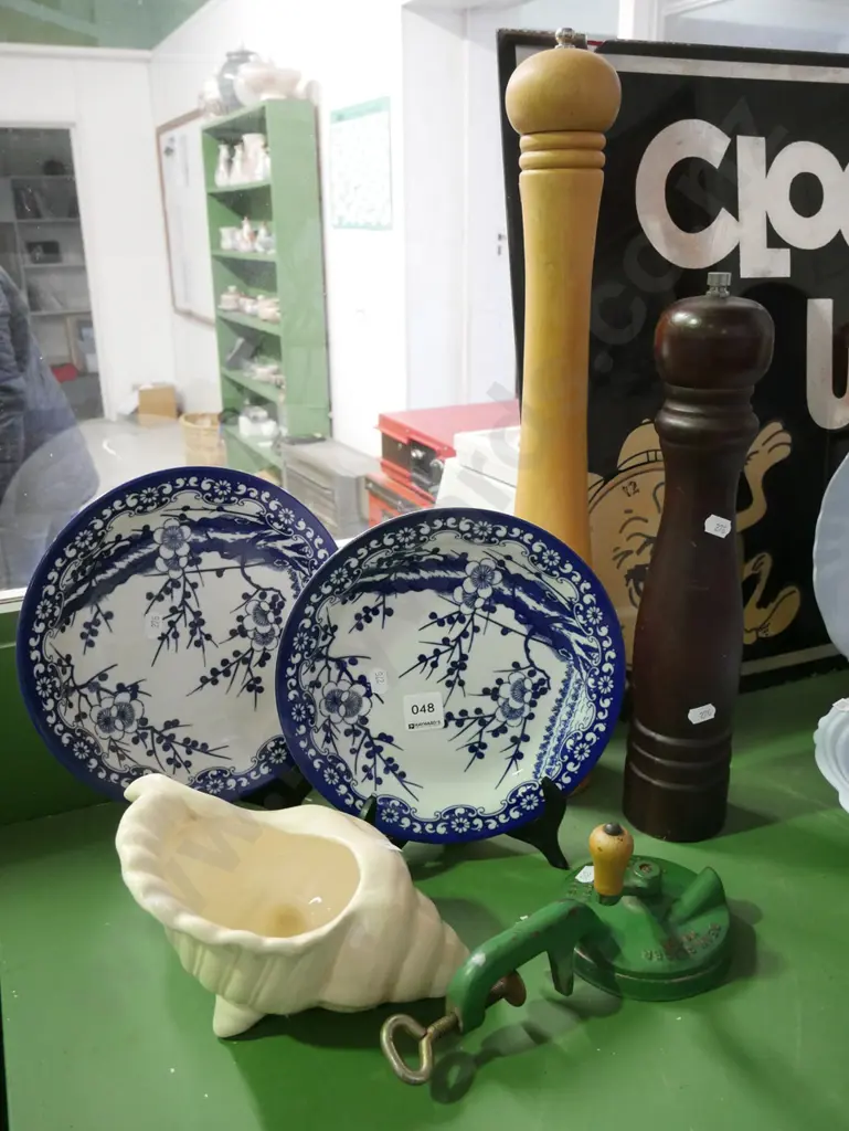 large pepper shakers H-500, blue and white plates, bean slicer etc Image 1++